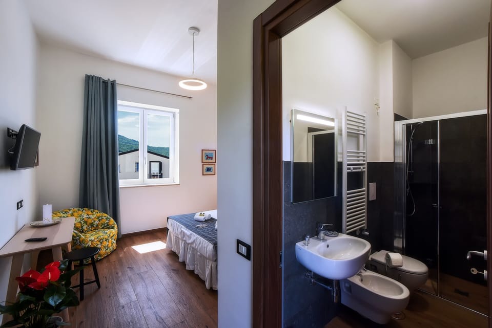 Comfort Double or Twin Room | Minibar, free WiFi, bed sheets
