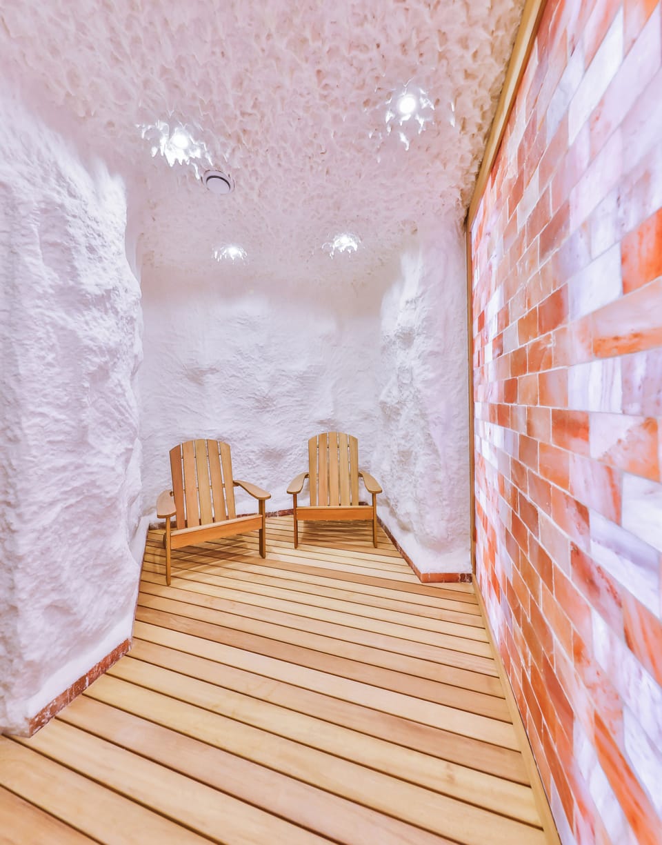 Couples treatment rooms, sauna, hot tub, steam room, hot springs