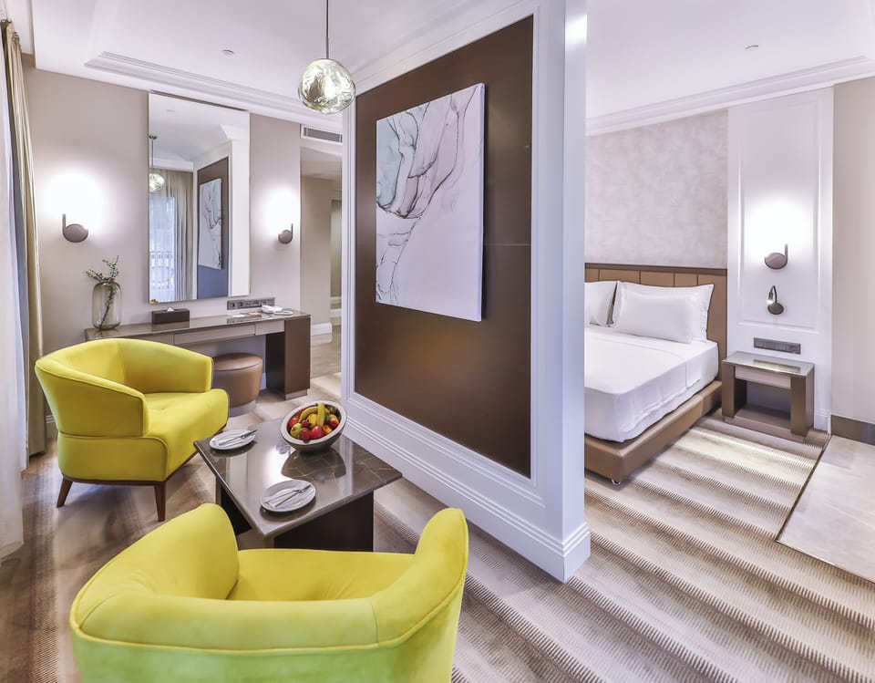 Deluxe Double Room, 1 King Bed, Hot Tub | Living area | 43-inch flat-screen TV with cable channels