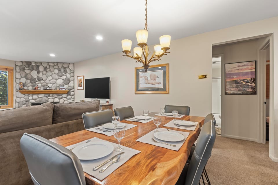 The dining room table with seating for 6 guests.
