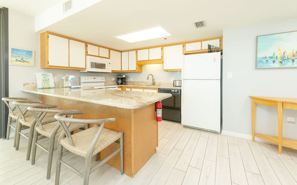 Condo, 3 Bedrooms | Private kitchen | Fridge, oven, coffee/tea maker