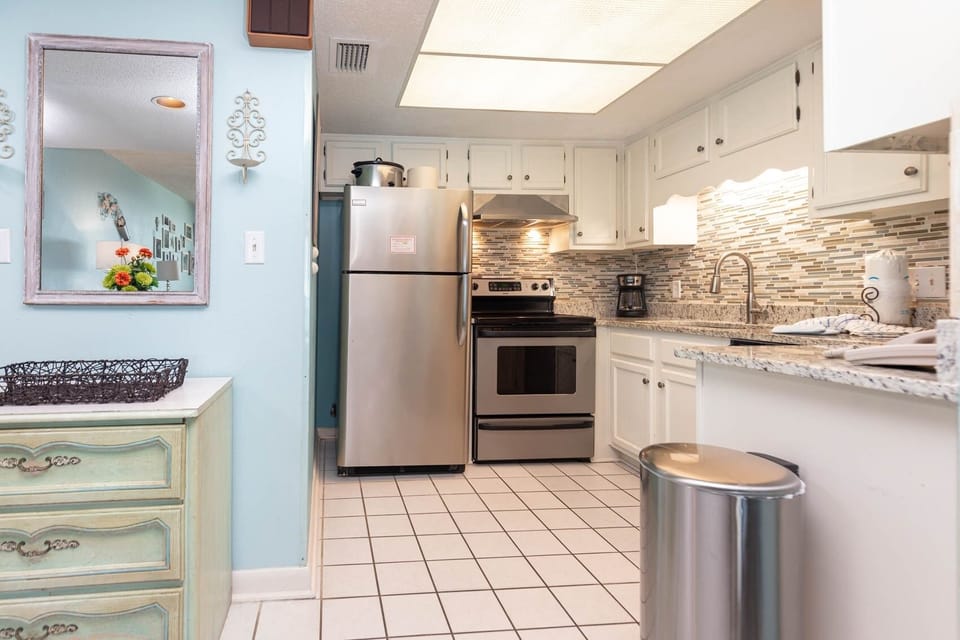 Condo, 2 Bedrooms | Private kitchen | Fridge, oven, coffee/tea maker
