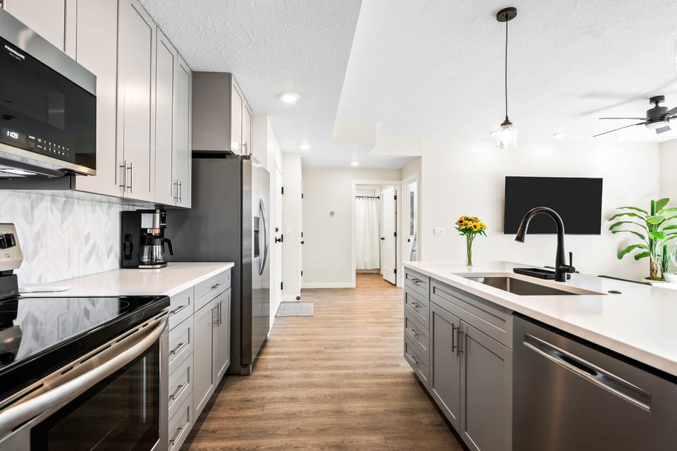 Condo, 2 Bedrooms | Private kitchen | Fridge, oven, coffee/tea maker, toaster