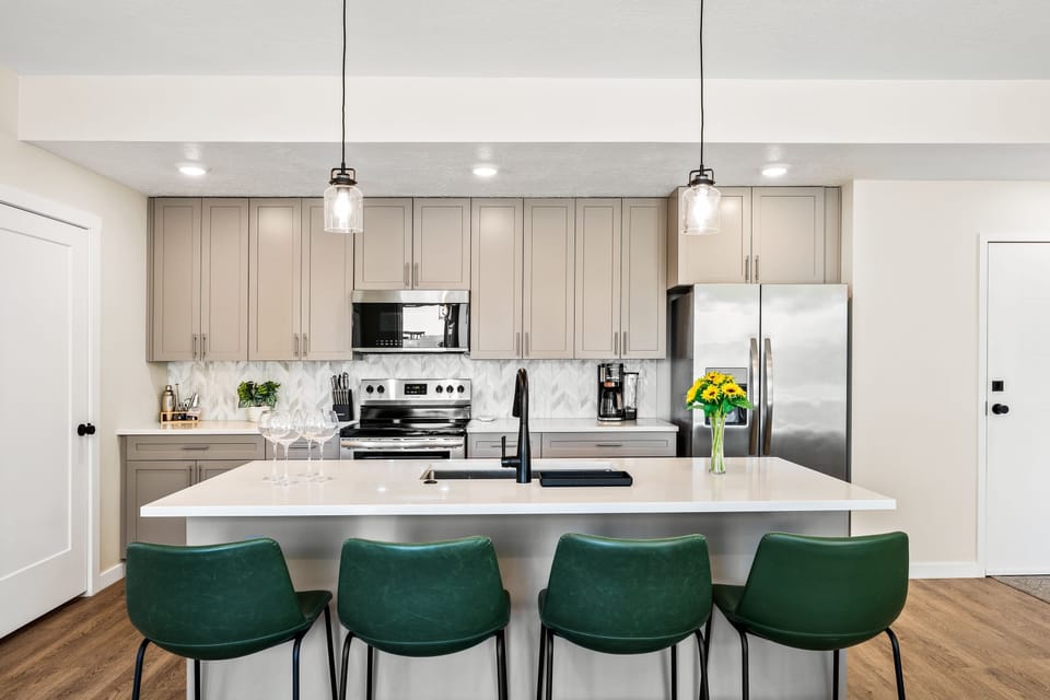 Condo, 2 Bedrooms | Private kitchen | Fridge, oven, coffee/tea maker, toaster