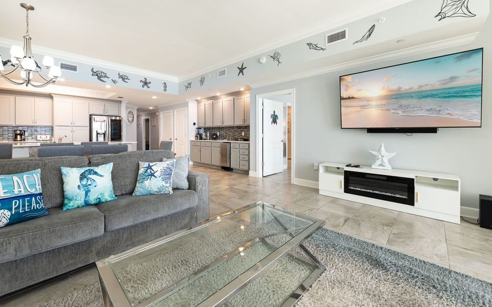 Condo, 4 Bedrooms | Living area