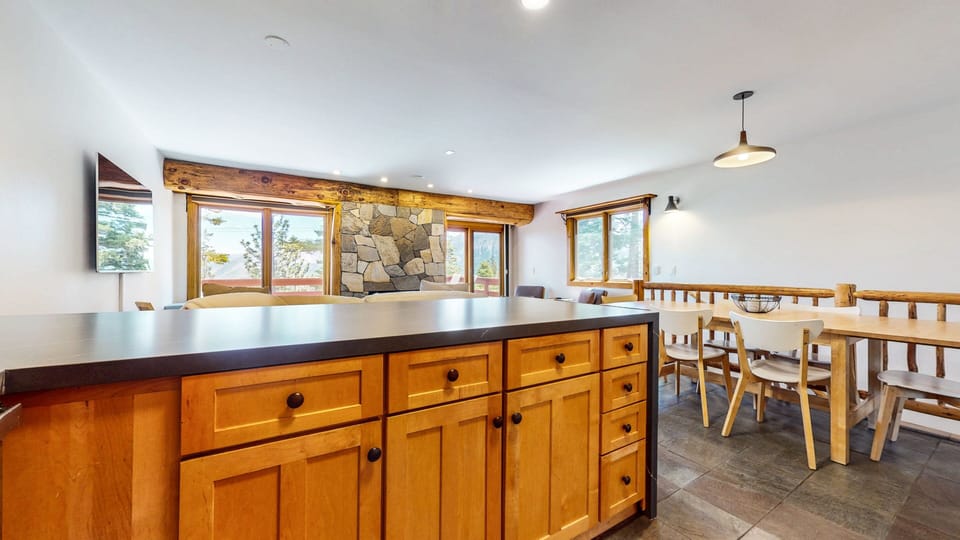 Condo, 3 Bedrooms | Interior