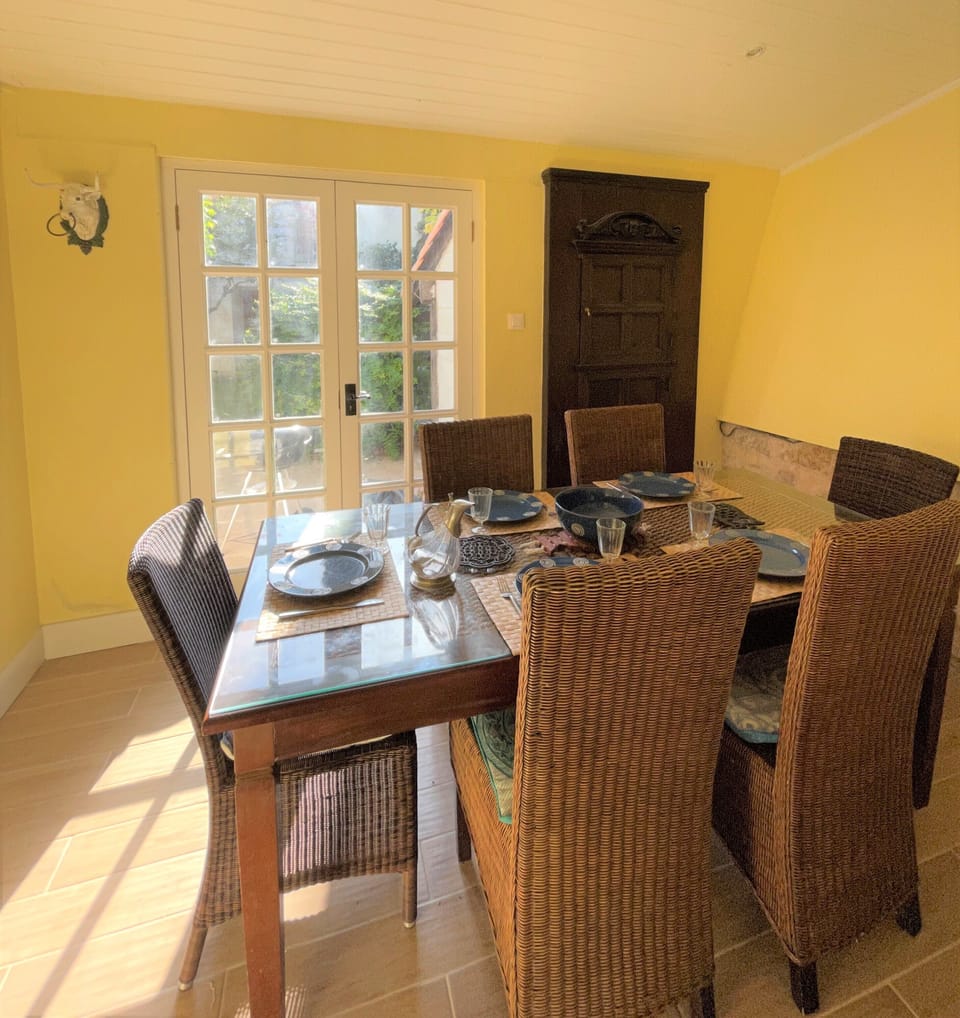 Dining room can seat 8 at a squeeze