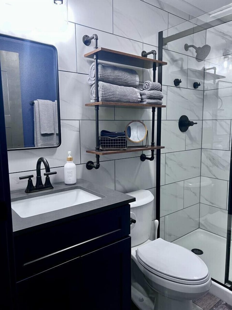 6 towels, hand towels and washrags are provided for your stay.
