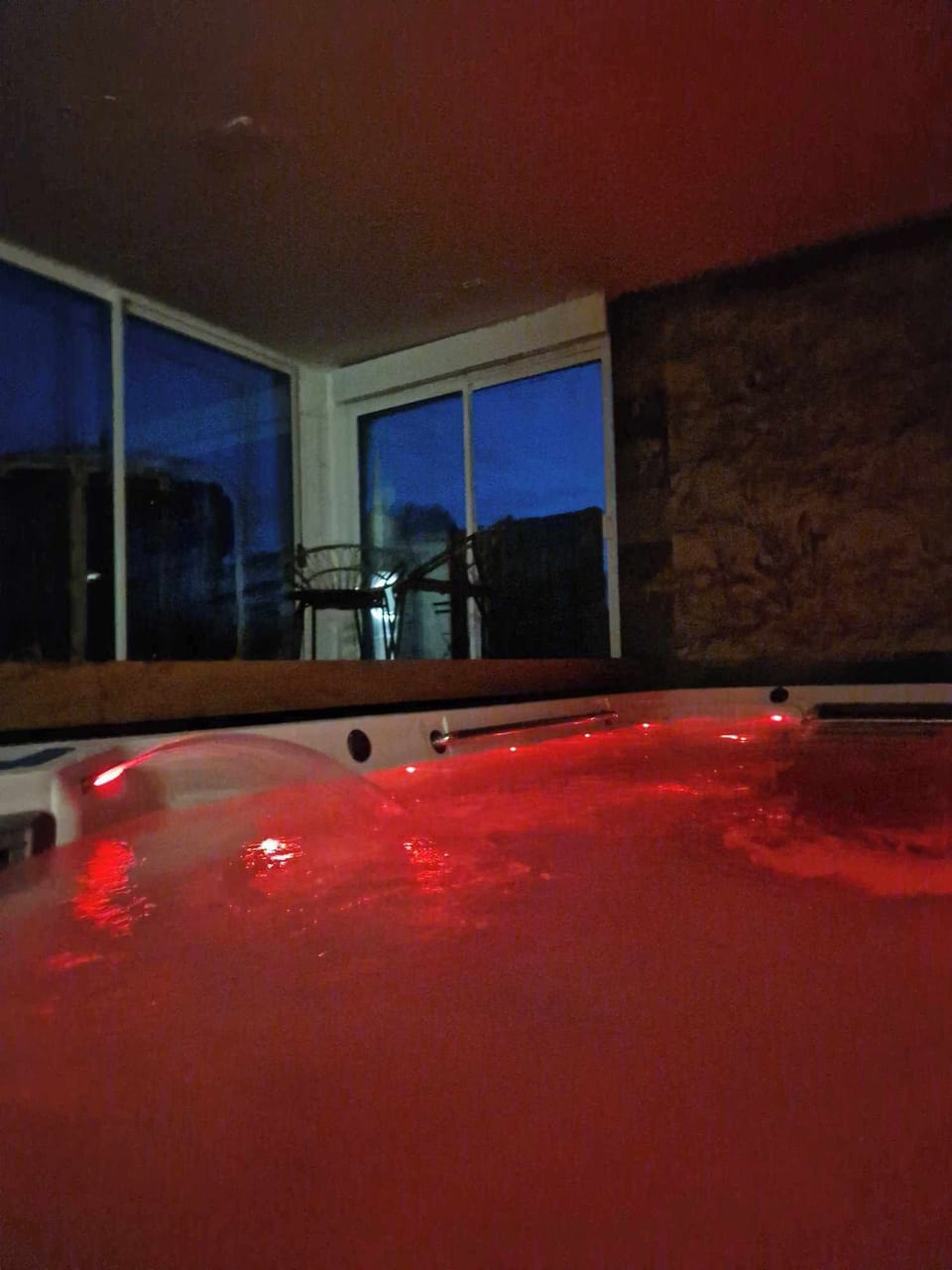 Indoor spa tub