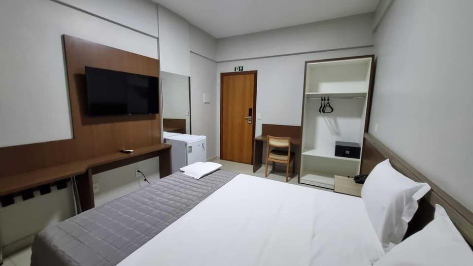 Deluxe Double Room | In-room safe, laptop workspace, iron/ironing board (on request)