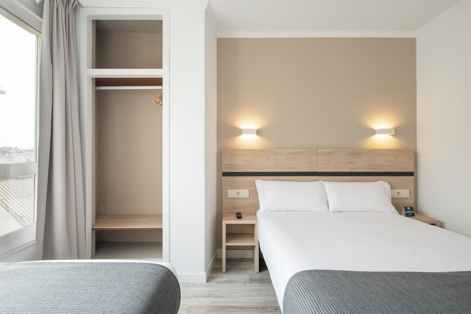 Triple Room | Desk, laptop workspace, free WiFi