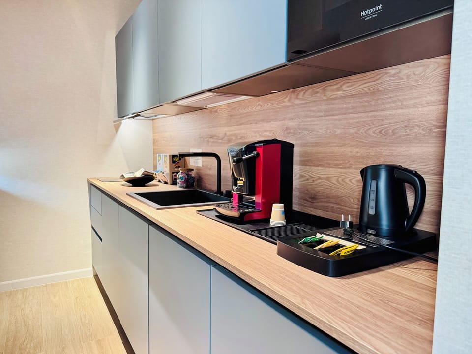 Luxury Room | Private kitchen | Espresso maker, coffee/tea maker, electric kettle