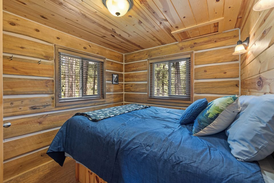 Quiet serenity in the cozy bedroom