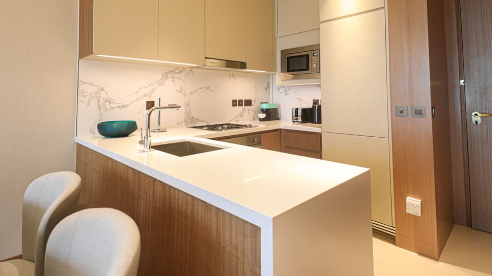 Deluxe Apartment, Balcony, City View | Private kitchen | Coffee/tea maker, fridge, microwave, oven