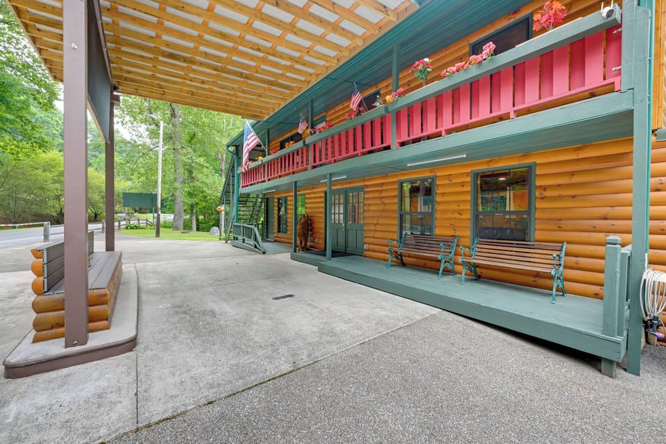 Outdoor Space | Single-Story Unit | 1st-Floor Apartment