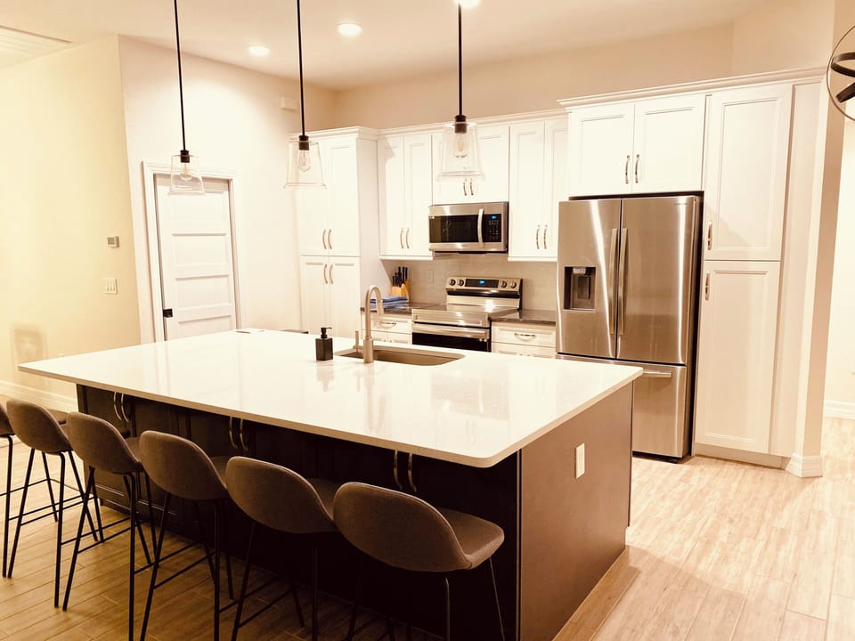Gourmet kitchen with extract-large island
