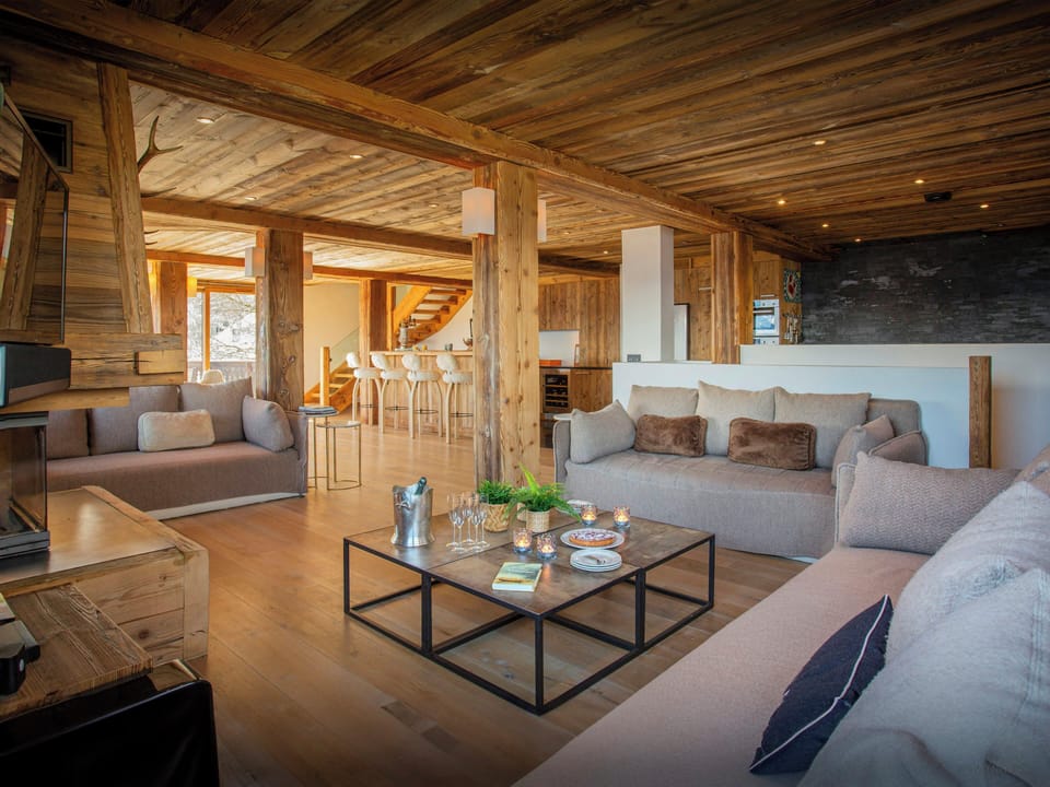 Lounge/Dining