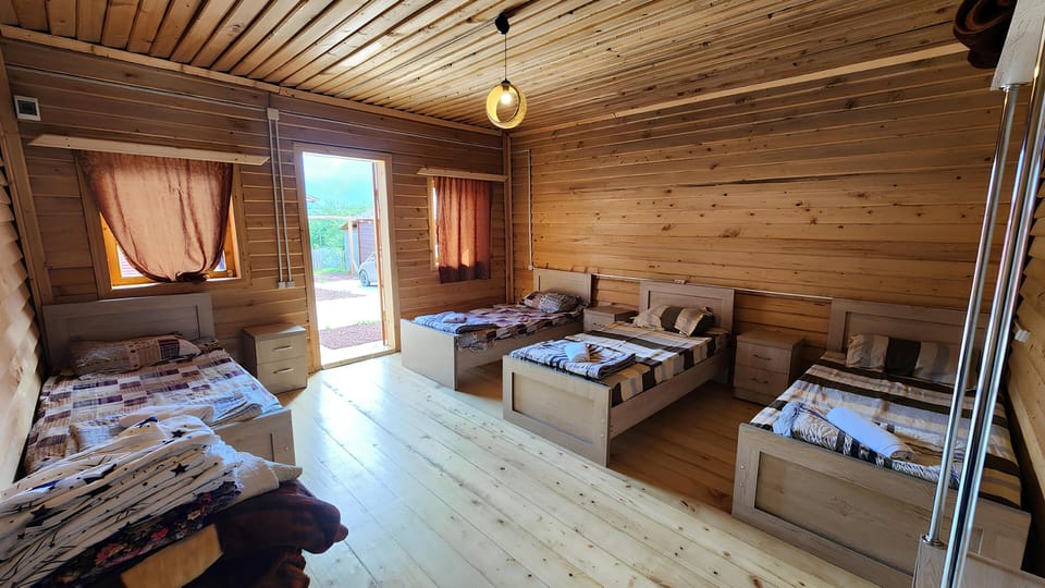 Comfort Cabin, Mountain View | 4 bedrooms, desk, soundproofing, iron/ironing board