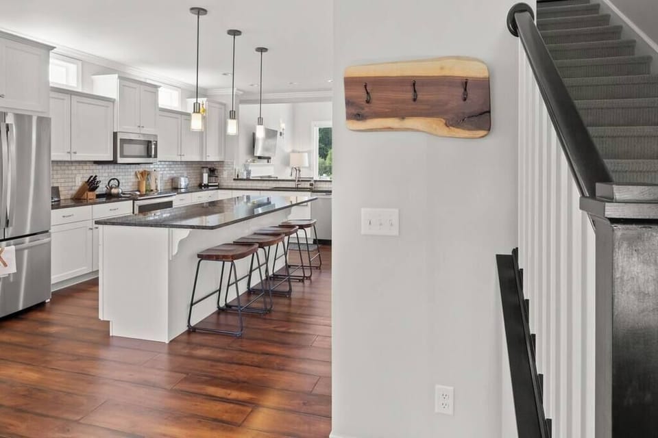 Brand new, gorgeous townhome minutes to Stowe Mtn! (13)
