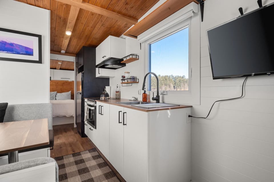 Scenic Tiny Home, Five Minutes to Stowe Main St! (3216)