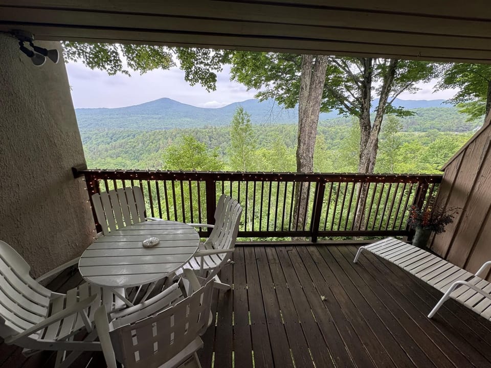 Scenic Notchbrook Retreat, a mountain getaway! (3913)