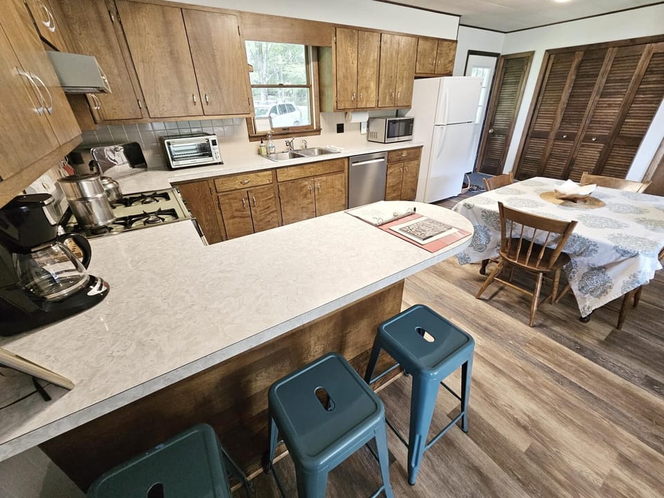 Rustic Farmstay, Bucolic retreat w/Endless Views (2032)