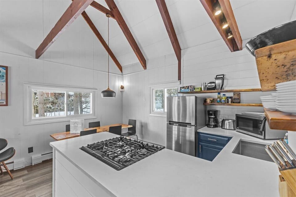 New Stowe remodel, perfect location,many amenities (7256)