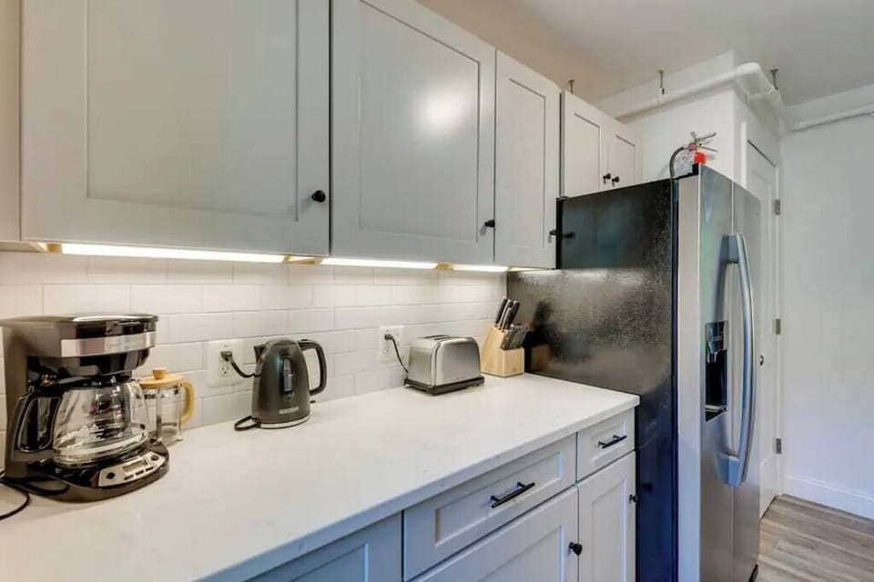 Modern pristine space in perfect Stowe location (2067)