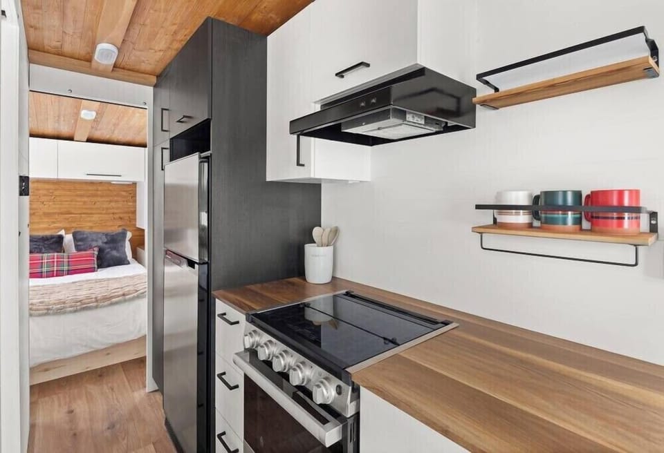 Charming Modern Tiny Home, Minutes to Stowe (4204)