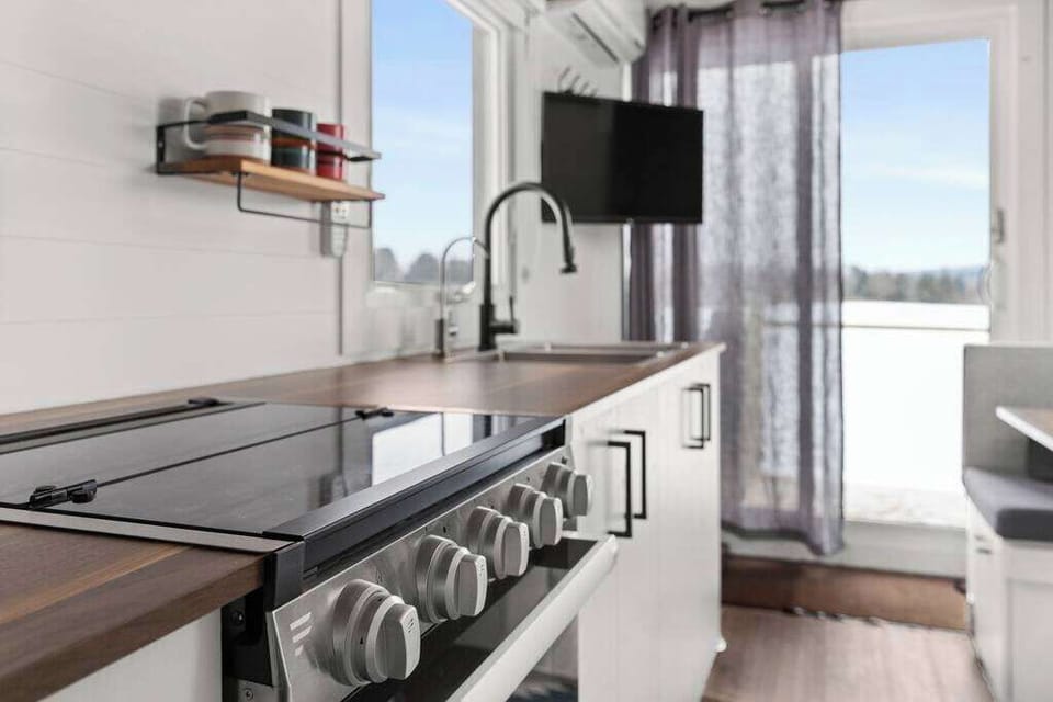Charming Modern Tiny Home, Minutes to Stowe (4198)