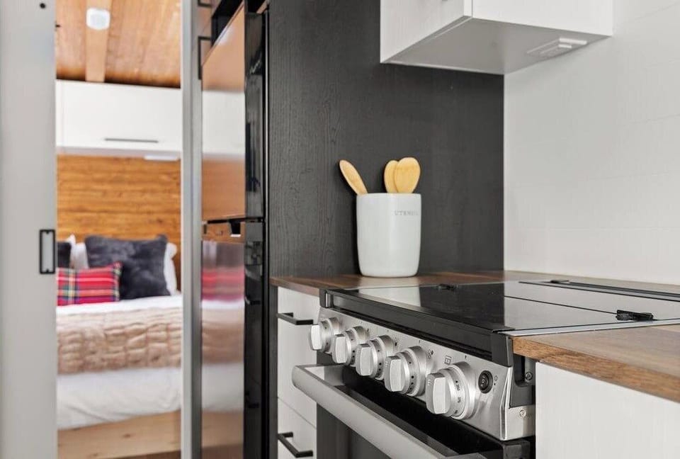 Charming Modern Tiny Home, Minutes to Stowe (4205)
