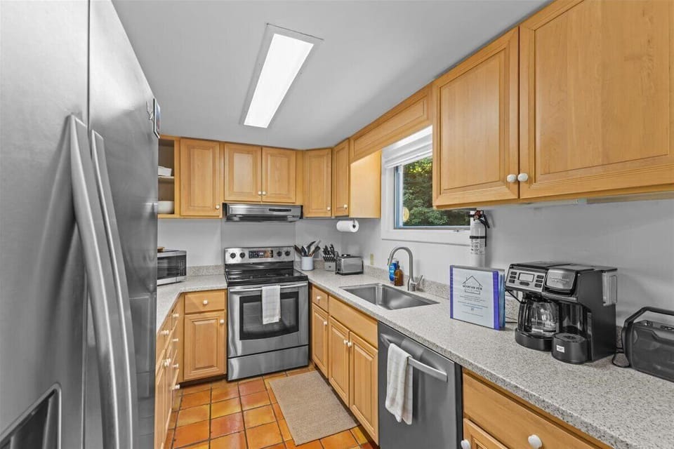 Impeccably Designed 3BR Stowe Woods Retreat (6008)