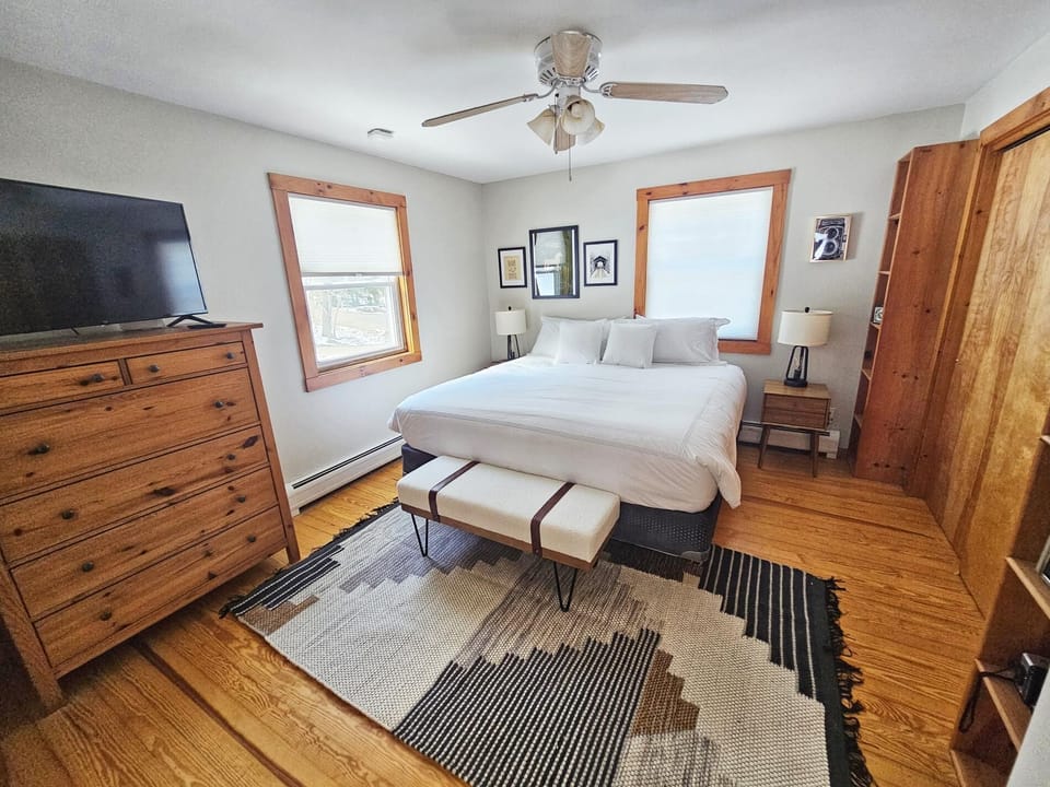 Vintage Vibes Haven in Stowe, Records & Firepit! (3507)