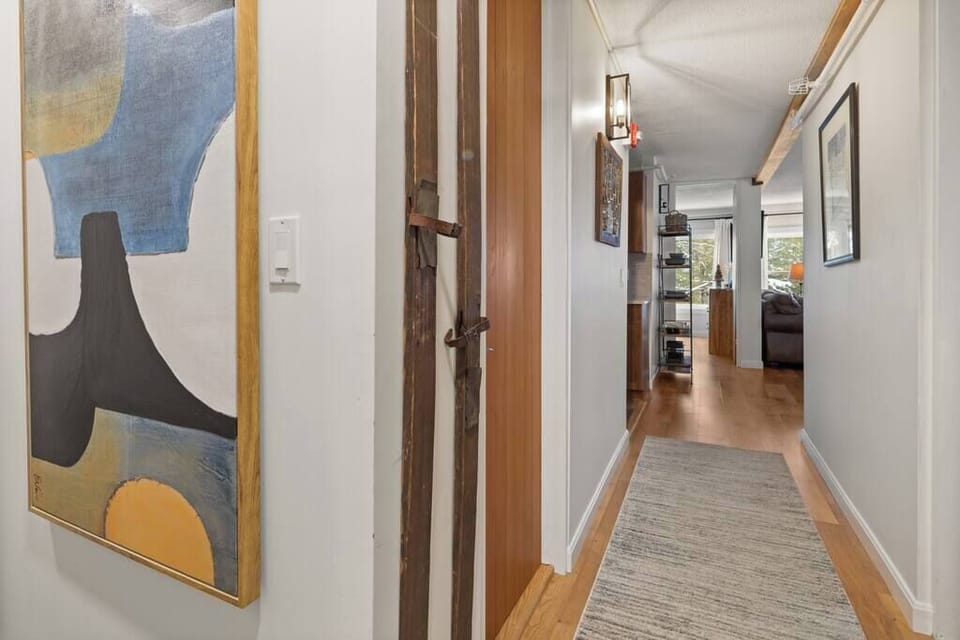 Stunning views of Stowe, two bedroom, location! (1036)