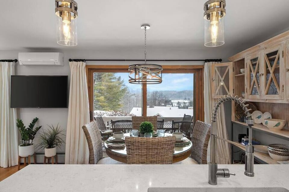 Totally stunning condo minutes to everything Stowe (1048)