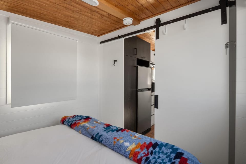 Modern & Upscale Tiny Home, Great Spot near Stowe (3236)