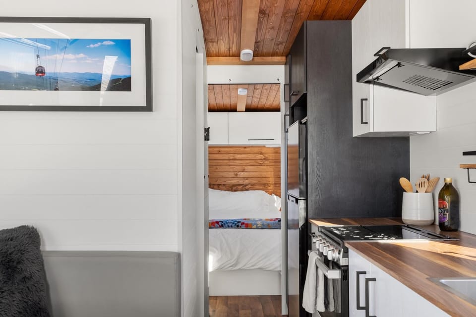 Modern & Upscale Tiny Home, Great Spot near Stowe (3241)