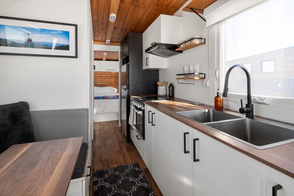 Modern & Upscale Tiny Home, Great Spot near Stowe (3239)