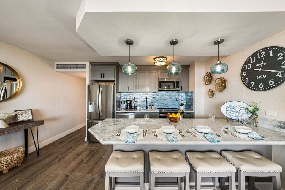 Bar stools in the counter, perfect for shared meals
