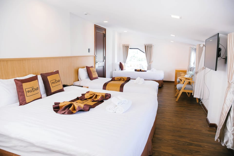 Exclusive Quadruple Room, Multiple Beds, City View | Bathroom | Shower, free toiletries, hair dryer, towels