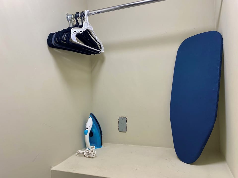 Iron/ironing board