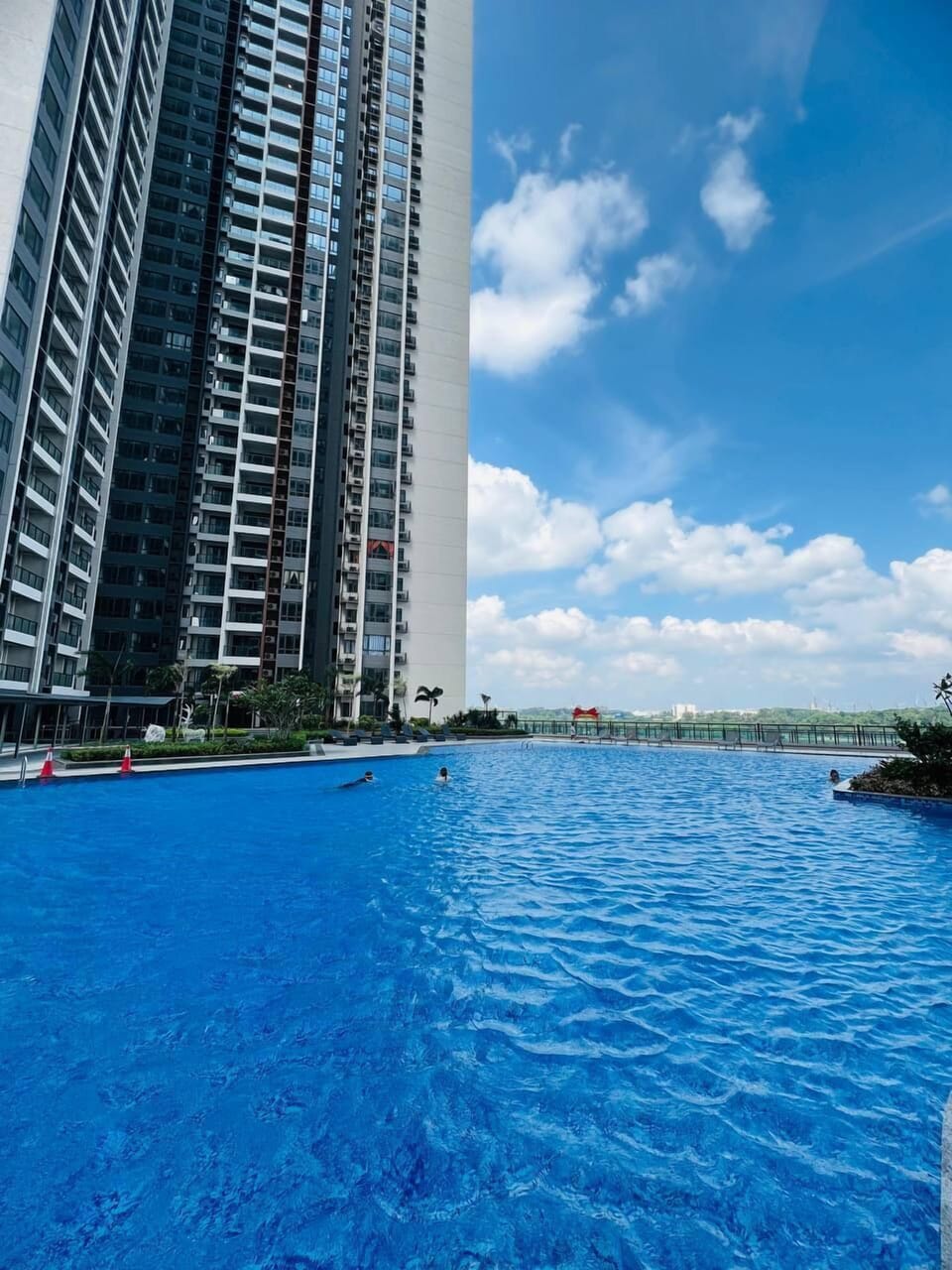 Infinity pool