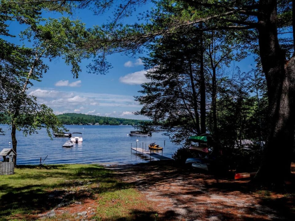 From the house, this area is about a 6 minute walk. This is where Qualey Road meets Mountain View Road. This area has a great beach, shallow water and great for swimming & sunbathing. Kayak and paddle access is also allowed here.