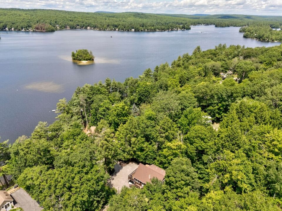 Welcome to Little Sebago Lake, a hidden gem in the heart of Maine! Enjoy water activities, swimming & sunbathing. Nestled amongst picturesque landscapes, this serene destination offers a tranquil escape for families and outdoor enthusiasts alike.