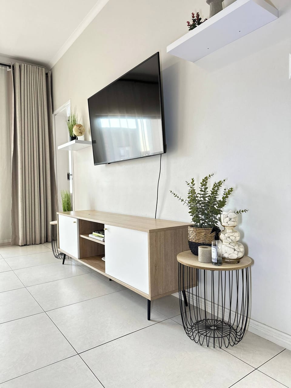 Apartment, 1 Bedroom, Balcony, City View | Interior