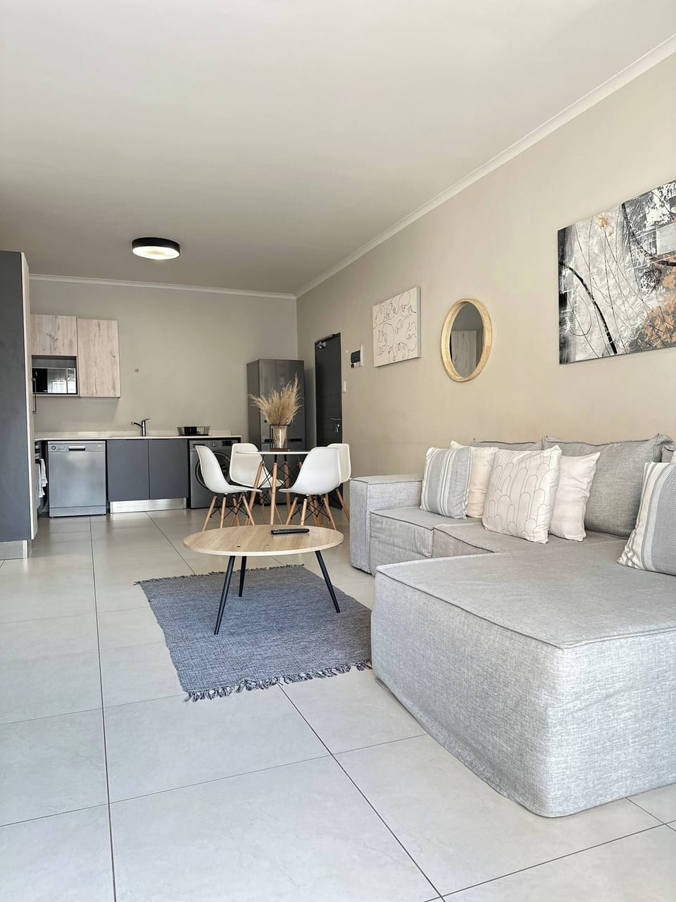 Apartment, 1 Bedroom, Balcony, City View | Interior