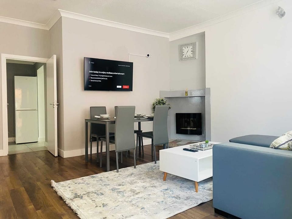 Luxury Apartment | Living area | 50-cm flat-screen TV with digital channels, TV, streaming services
