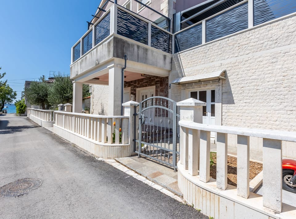 Apartment (Two Bedroom Apartment with Balcony) | Exterior