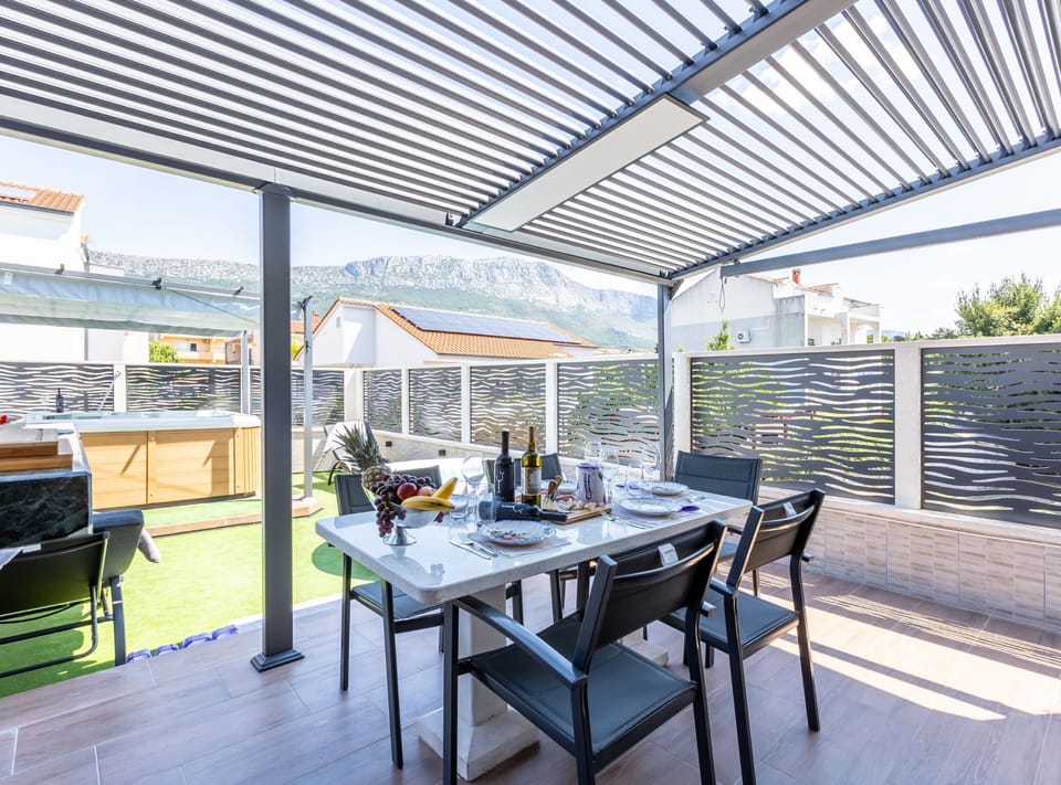 Apartment (Two Bedroom Apartment with Balcony) | Dining room