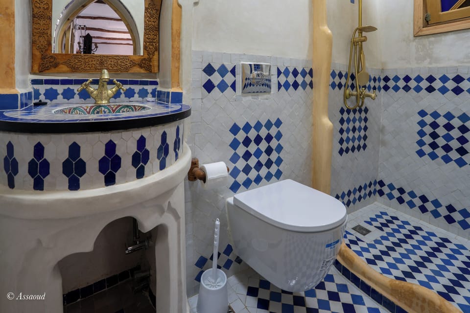Luxury Double Room | Bathroom | Combined shower/tub, hair dryer, slippers, bidet